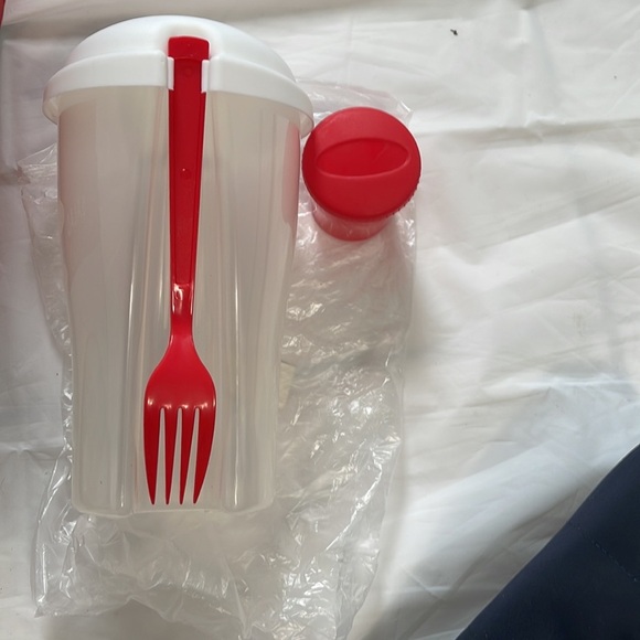 Salad to- go 5 piece set . New in box - Picture 5 of 6